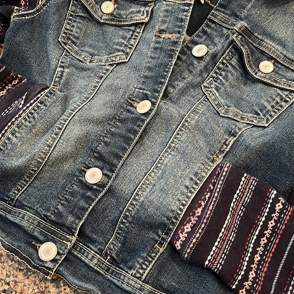 Wallflower denim stretchy flocked sweater material in arms and hood - Picture 6 of 10